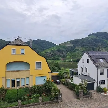 Mosel * Neumagen-Dhron